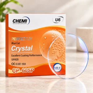 Hộp tròng Chemi Perfect UV Crystal U6 Coated 1.60 màu cam trắng, đặt cạnh tròng kính trong.