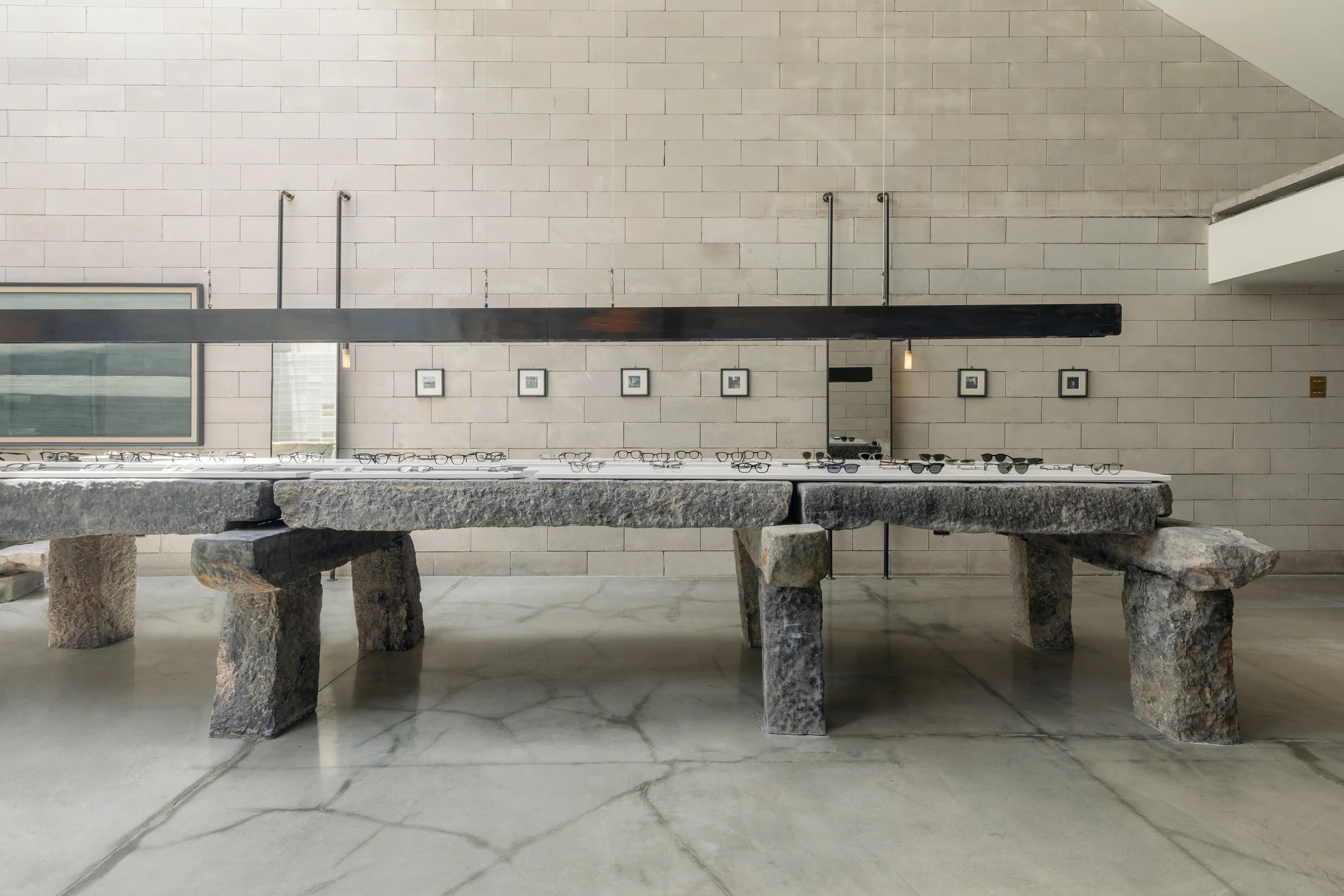 Kính mát Seeson The Edge 02 phù hợp với nhiều đối tượng khác nhau, từ người đi làm, học sinh, sinh viên cho đến những người yêu thích thời trang. Đây là lựa chọn lý tưởng cho những ai đang tìm kiếm một cặp kính vừa thanh lịch vừa bền đẹp.