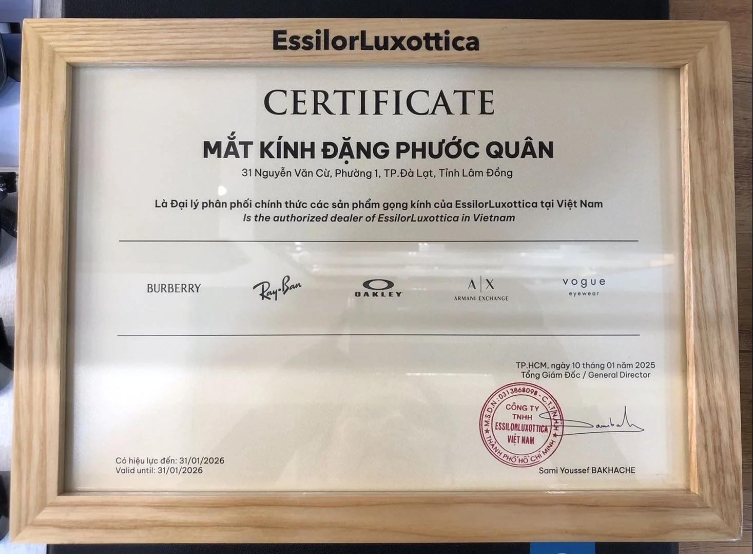Chứng nhận EssilorLuxottica: Mắt Kính Đặng Phước Quân là đại lý chính thức tại Việt Nam của Ray-Ban, Oakley, Burberry, Armani Exchange, Vogue